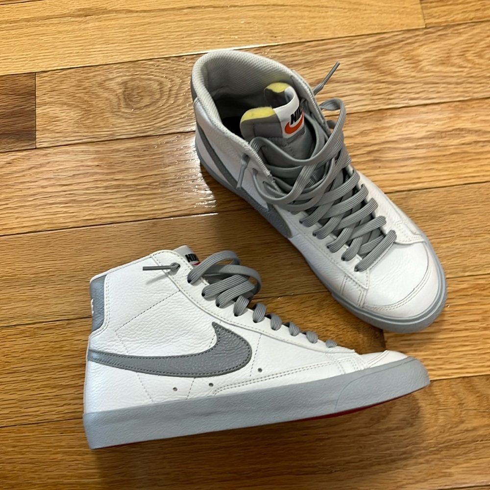 Nike Blazers white and gray size 7